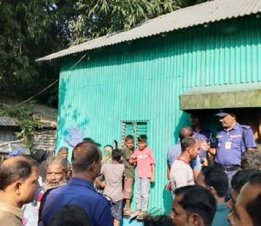 মানিকগঞ্জে একই পরিবারের তিনজনের মরদেহ উদ্ধার, স্ত্রী-কন্যাকে হত্যার পর স্বামীর আত্মহত্যার ধারণা